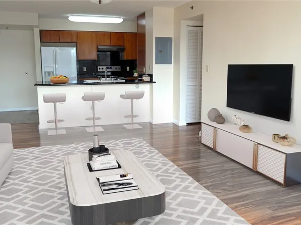 215 N King St APT 1802, Honolulu, HI 96817