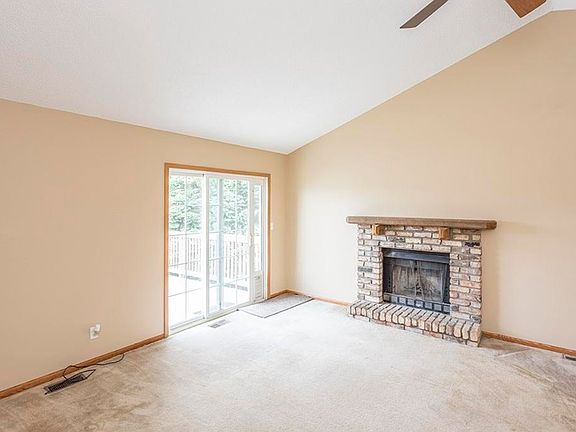 3rd image of 901 9th Ave NW