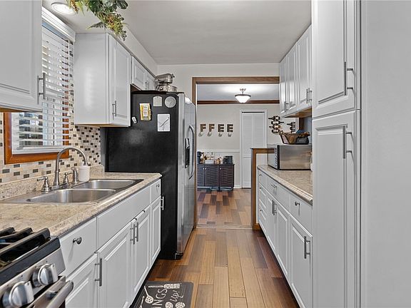 5th image of 111 Klementina Dr