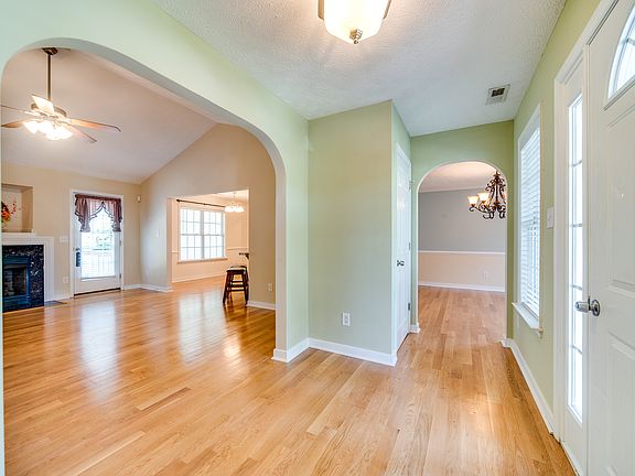 3rd image of 3313 Norton St
