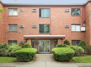 53 Paul St APT 39, Newton, MA 02459