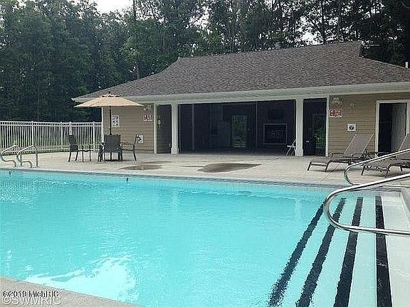 Pool & full kitchen w FP