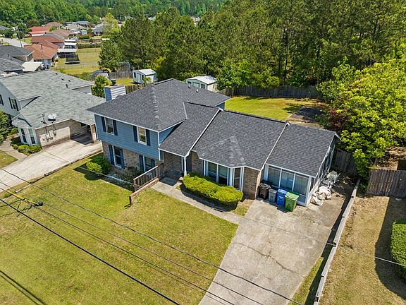 3rd image of 148 Sweetwater Dr