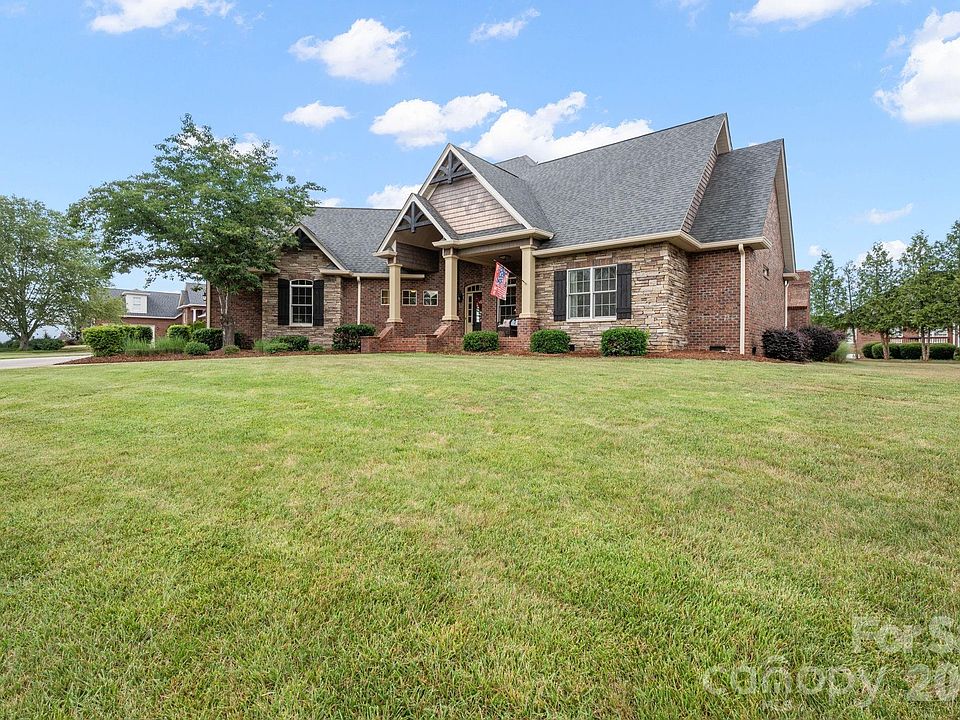 1st image of 708 Cedar Hill Dr