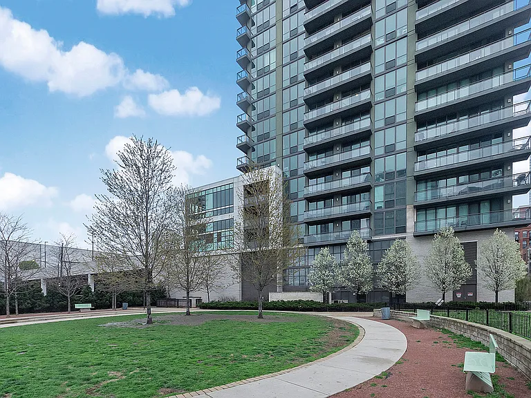 660 W Wayman St #204 — Photo 1