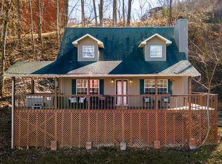 609 Sunset Ln, Gatlinburg, TN 37738