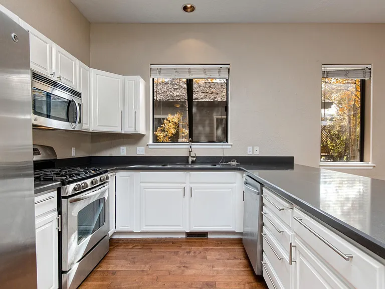1656 W Silver Springs Rd — Photo 21