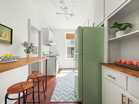 5th image of 856 43rd St APT 7
