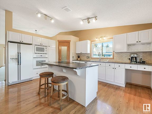 4th image of 535 Pardee Bay NW