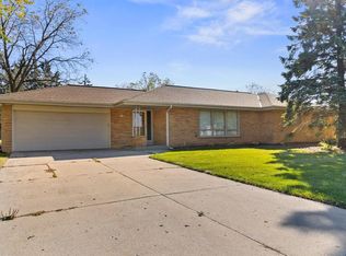 7710 N Chadwick Rd, Glendale, WI 53217
