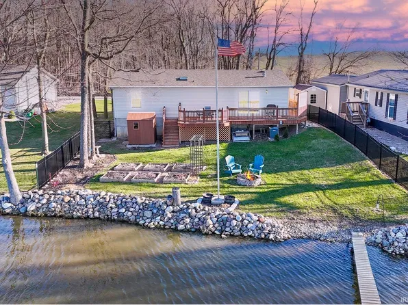 2630 E Skinner Lake Dr N, Albion, IN 46701