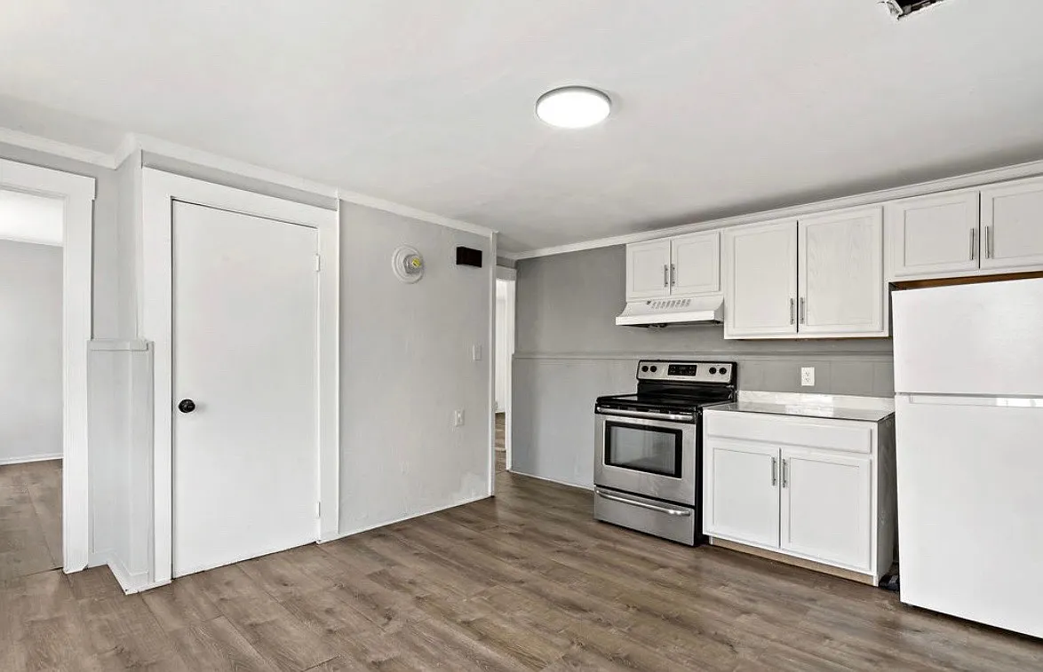 3 bed, 1000 sqft, $2,500 — Photo 3