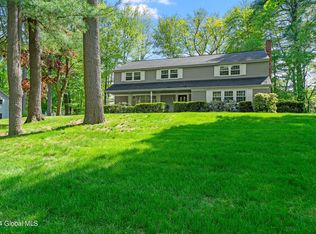 8 Chestnut Ln, Clifton Park, NY 12065