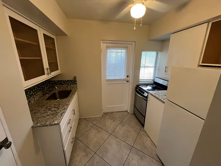 701 Bay St NE #2 — Photo 5