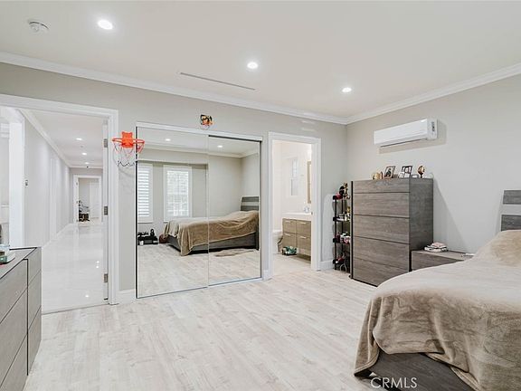 5th image of 17451 Osborne St