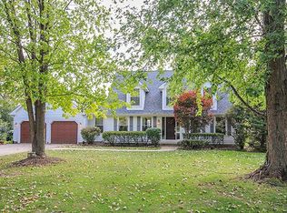 34 Old Barn Rd, Hawthorn Woods, IL 60047