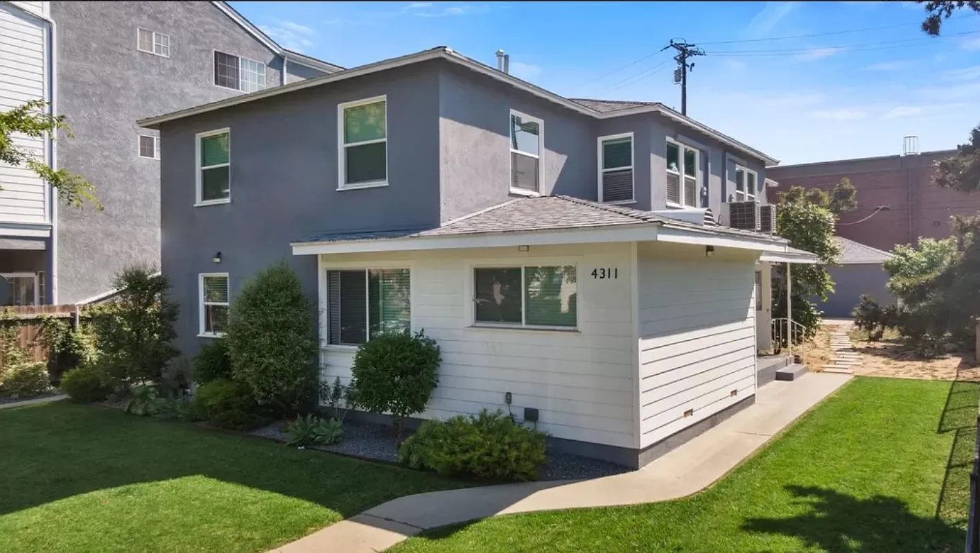 3 bed, 950 sqft, $2,995 — Photo 2