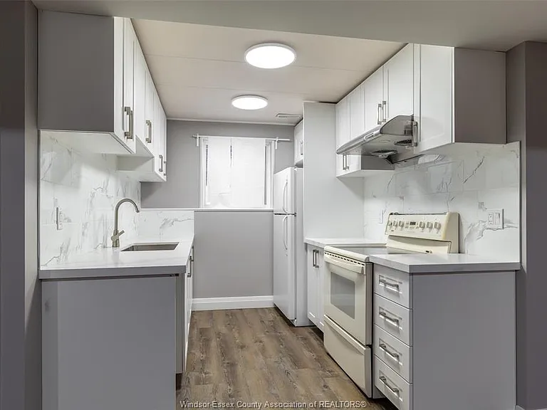 1044 Lena Ave #LOWER — Photo 4