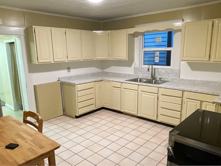 1605 Church Ave SE — Photo 4