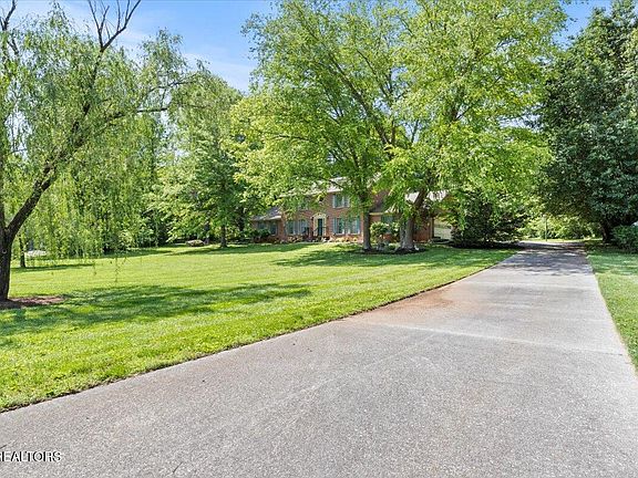 2nd image of 1013 Park Lane Ct
