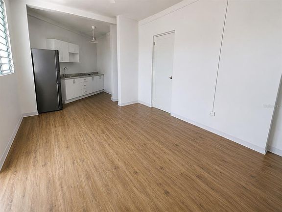 4th image of 2844 Avenue Roosevelt #304