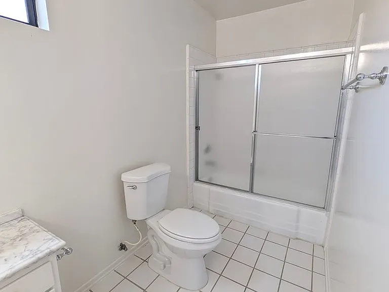 Dickens Garden Apartments — Photo 29