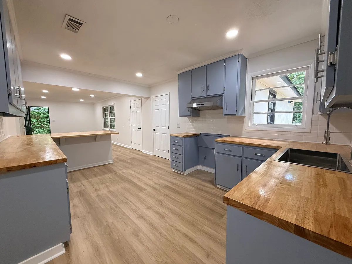 Building Photo - 3760 Dalraida Pkwy