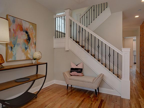 3rd image of 493 Oakwood Ave