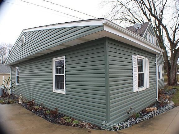 4th image of 1307 Broadway Ave