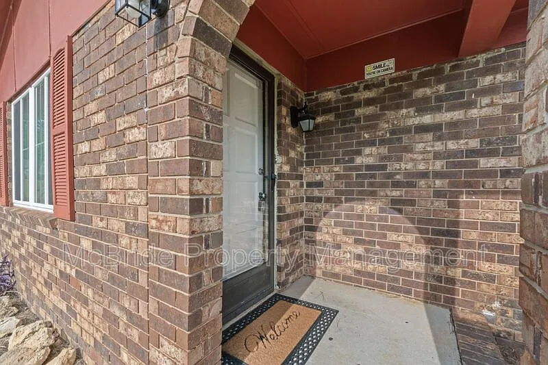 4 bed, 2.0 bath, 1696 sqft, $1,495 — Photo 3