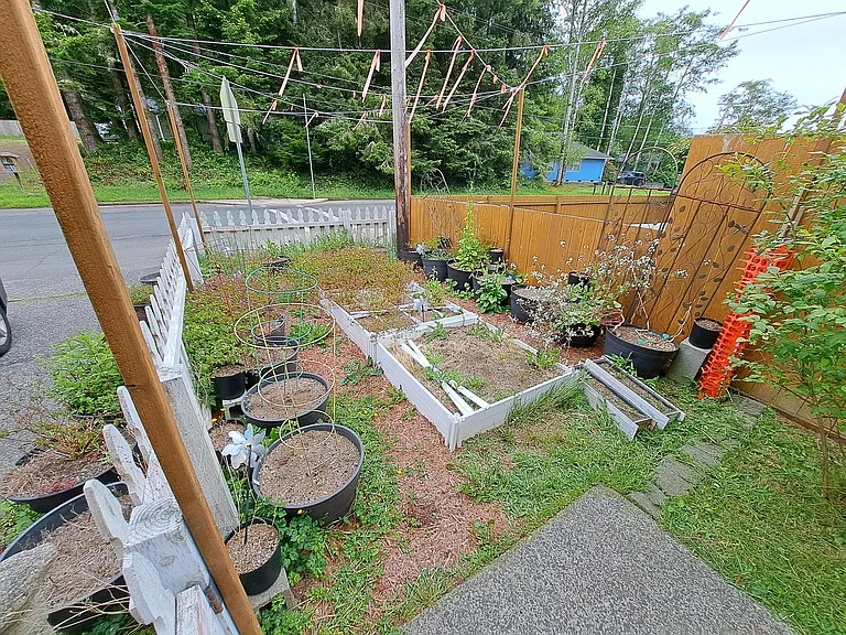 1670 Spruce Dr #B — Photo 4
