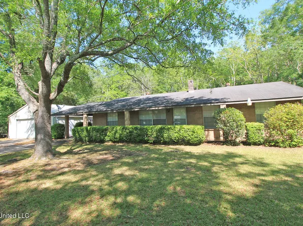 9812 Edgecliff Dr, Moss Point, MS 39562