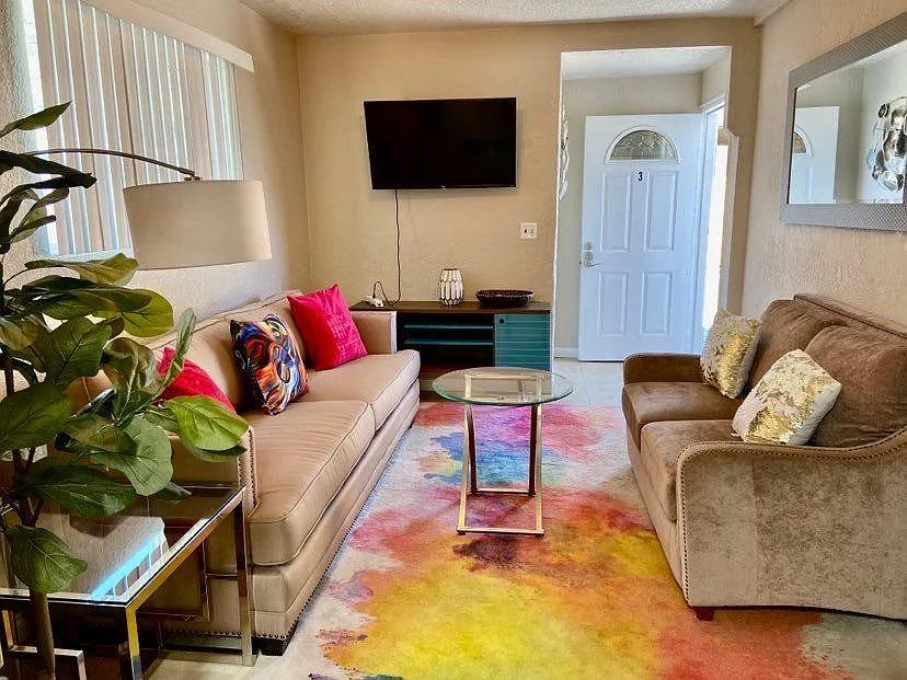 1 bed, 700 sqft, $1,300 — Photo 1