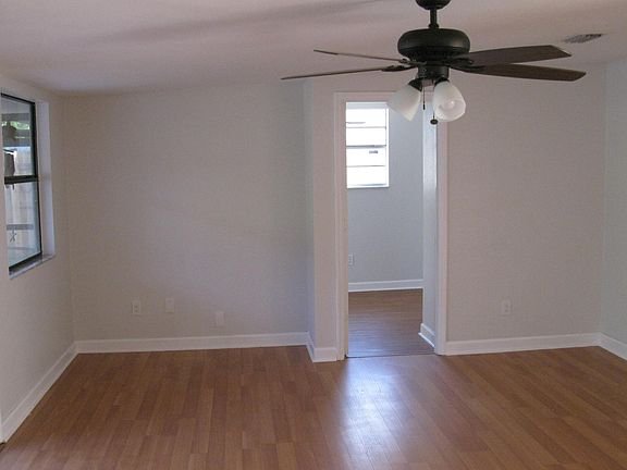 4th image of 563 Karney Ave NE