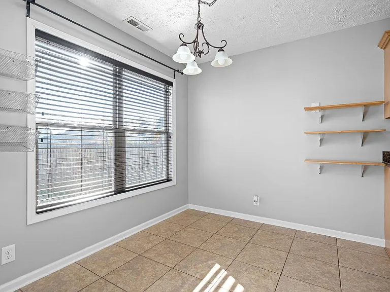 3565 Southwood Dr — Photo 10