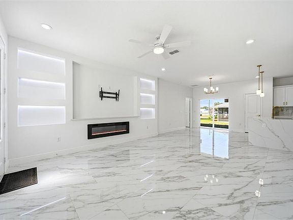 4th image of 1002 Williams St