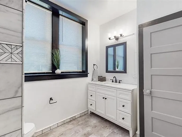 1507 Jefferson St — Photo 13