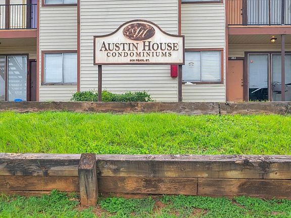 4th image of 908 Pearl St APT 302