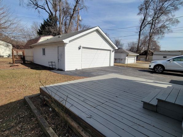 639 E Forteen Mile Rd, Clawson, MI 48017