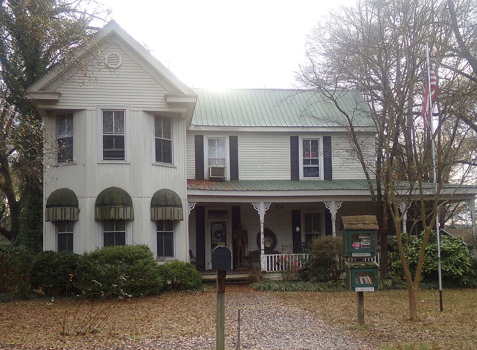 1st image of 220 E Washington St