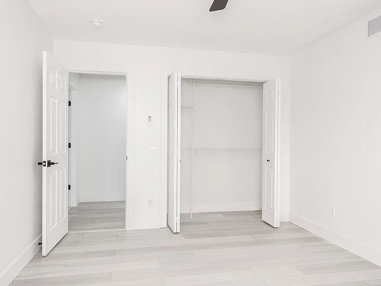 2805 Gill St — Photo 22