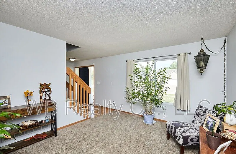 4 bed, 2.5 bath, 2074 sqft, $2,295 — Photo 3