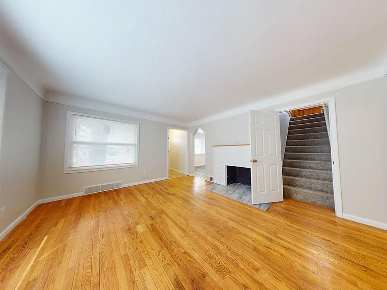 11728 Minden St — Photo 7