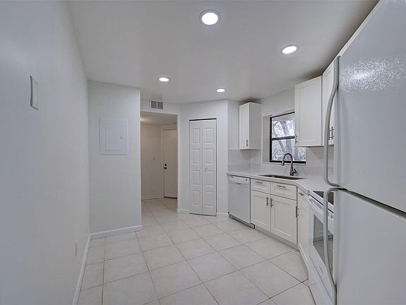 4th image of 6555 W Broward Boulevard #203