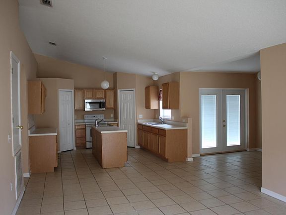 4th image of 9200 Caracara Dr