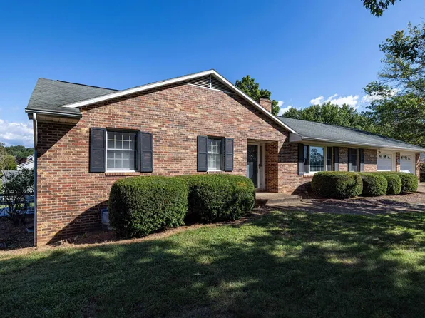 3615 Shen Lake Dr, Harrisonburg, VA 22801