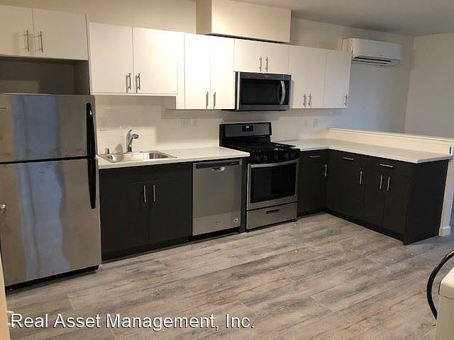 1st image of 305 W McLoughlin Blvd APT 1