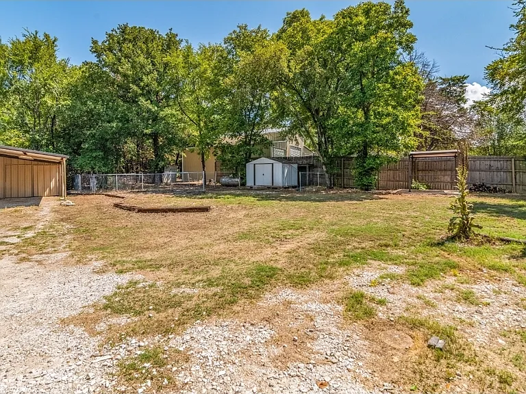 306 Homesite Rd — Photo 11