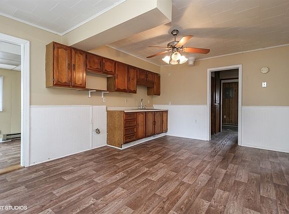 4th image of 441 N Grand Ave