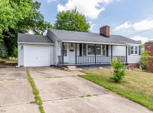 321 Schneider St SE, North Canton, OH 44720